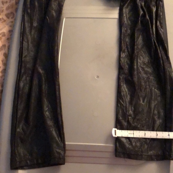 𝅺Kadashian Kollection size large black or very dark navy shiny textured legging - Picture 6 of 7